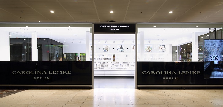 Tienda de Carolina Lemke en la Estación de Sants, Barcelona. Carolina Lemke roza la decena de tiendas en México con dos aperturas en Guadalajara